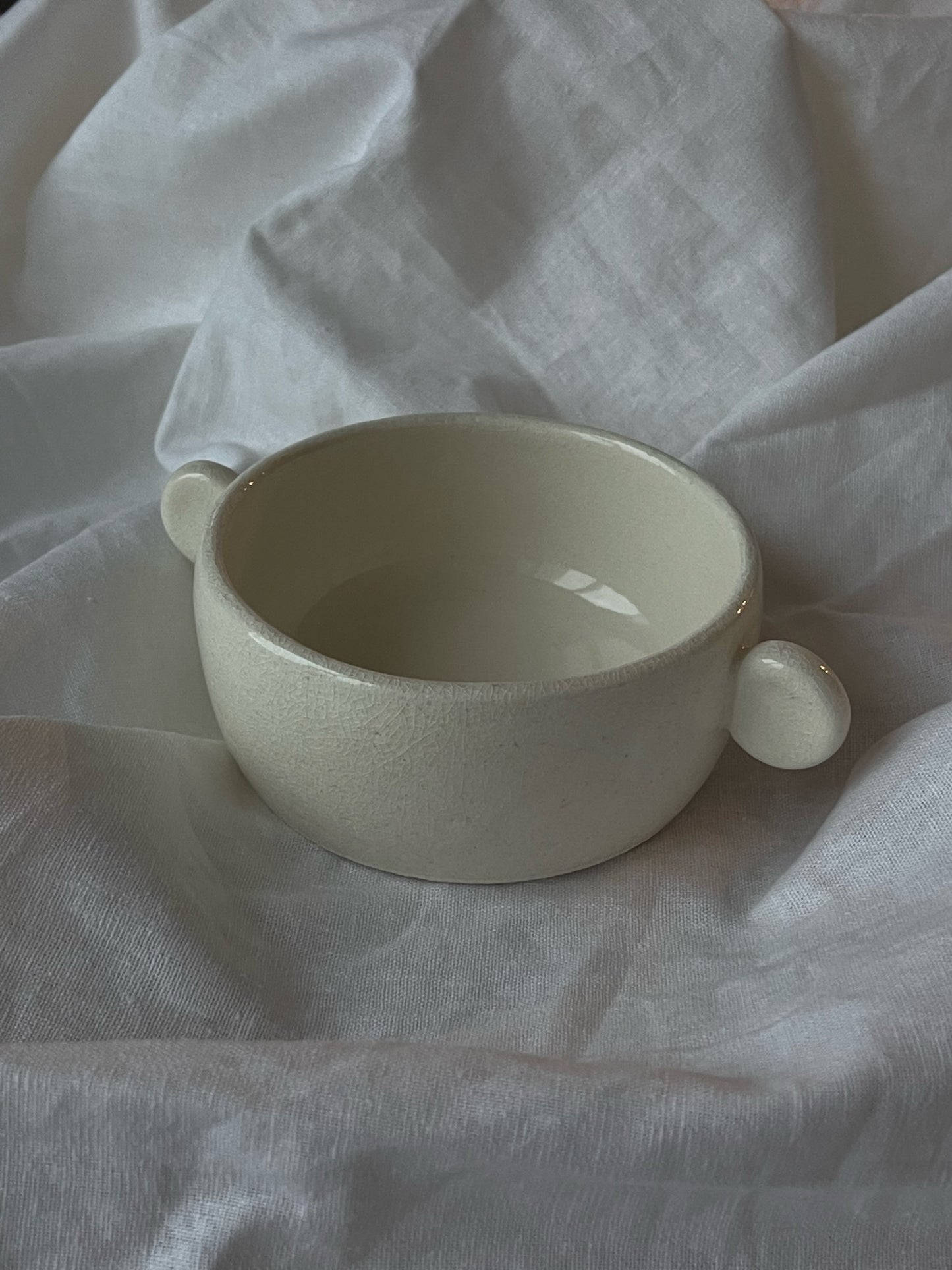 Off-white ceramic bowl with flat ears - Artisanal kitchenware