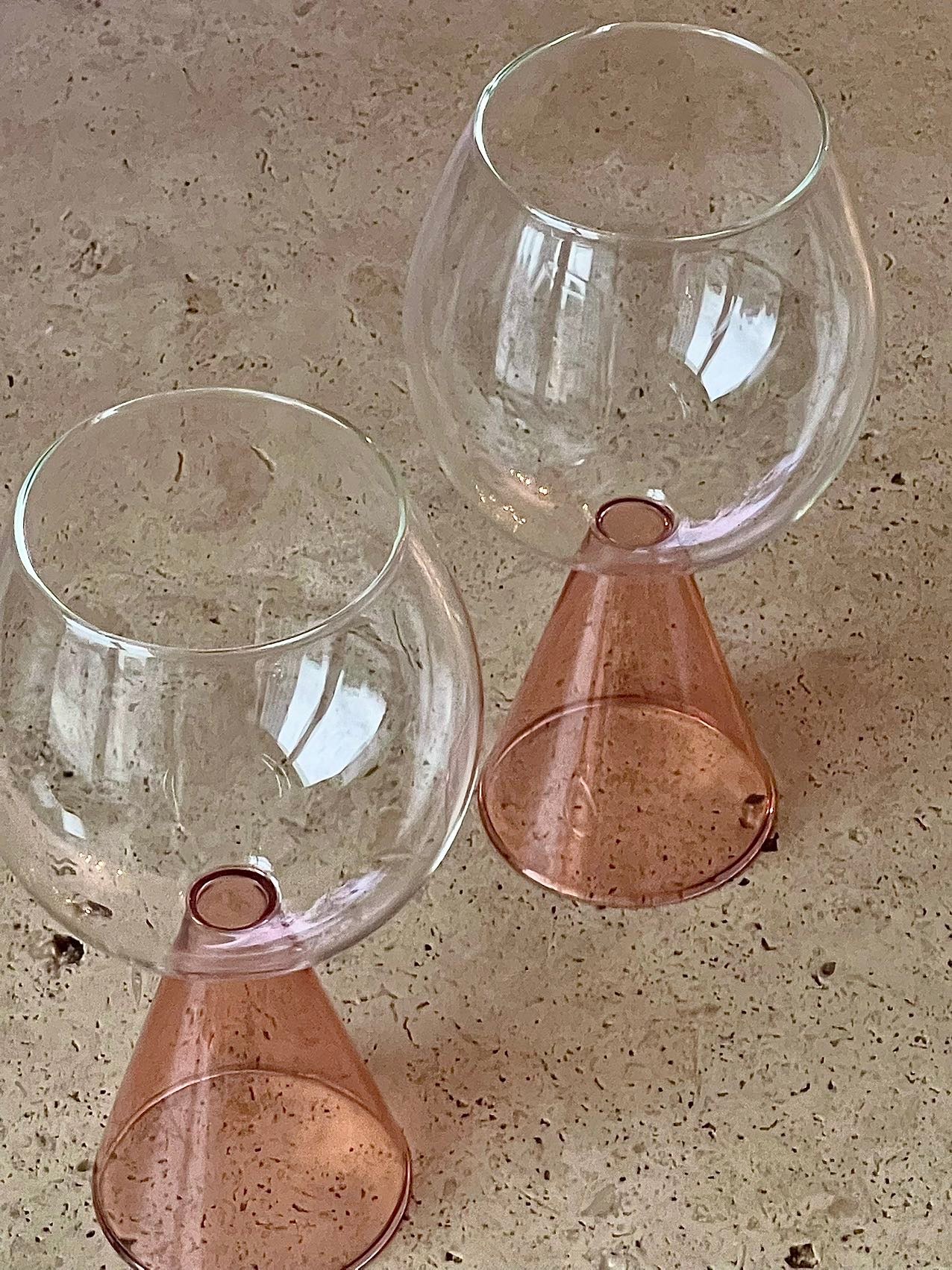 You wouldn't want to miss out on this artisanal fancy pink drinking glass from ARCHIVE. This piece of kitchenware elevates your drinking experience.