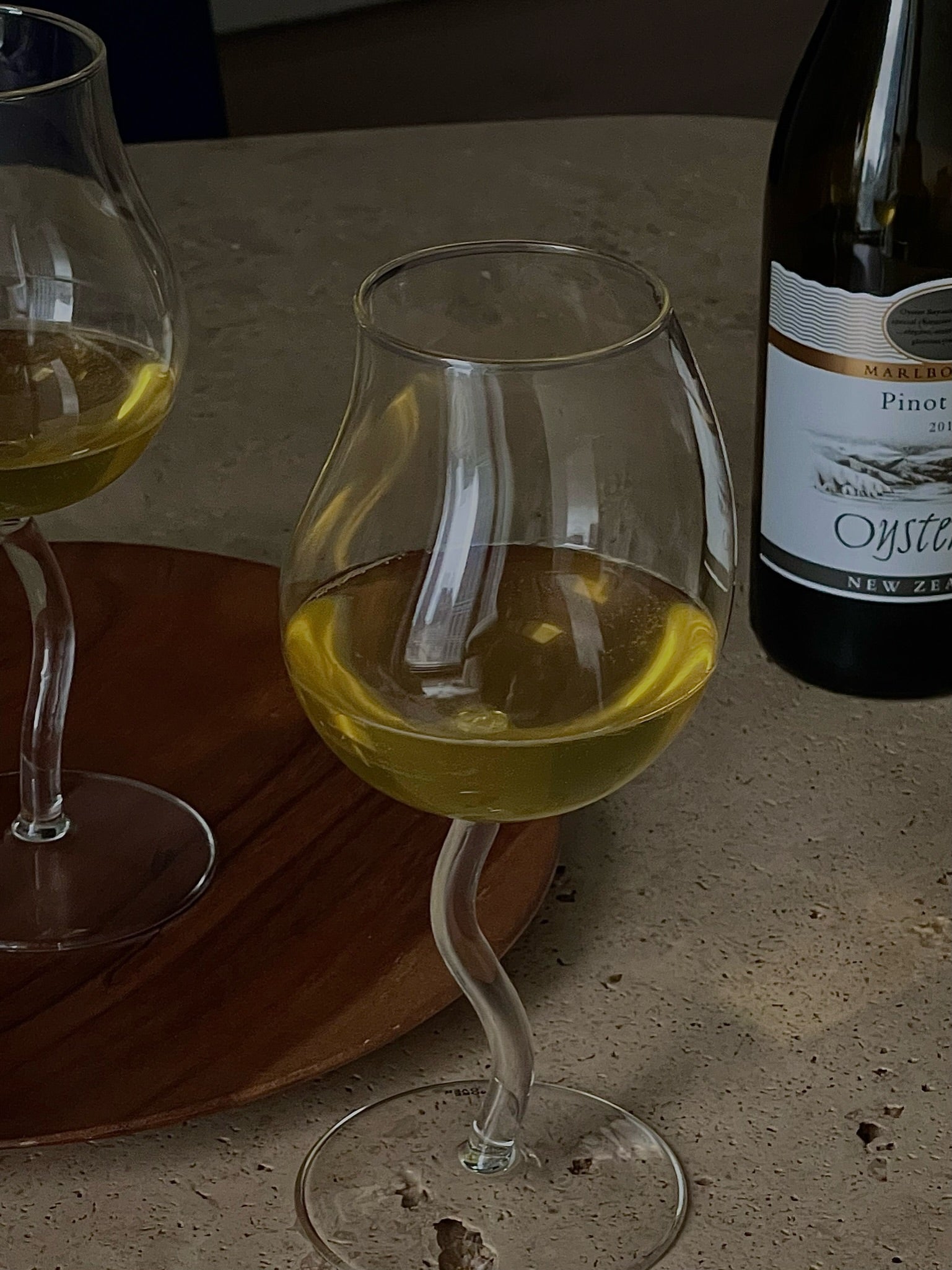 Pear-shaped glass for exceptional artisanal wine enjoyment